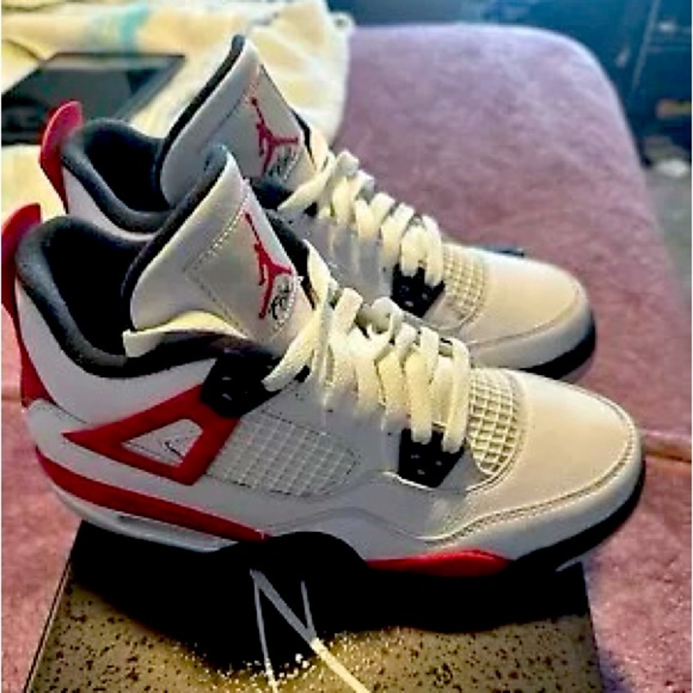 Air Jordan 4 retro worn a couple of times 6.5 Y